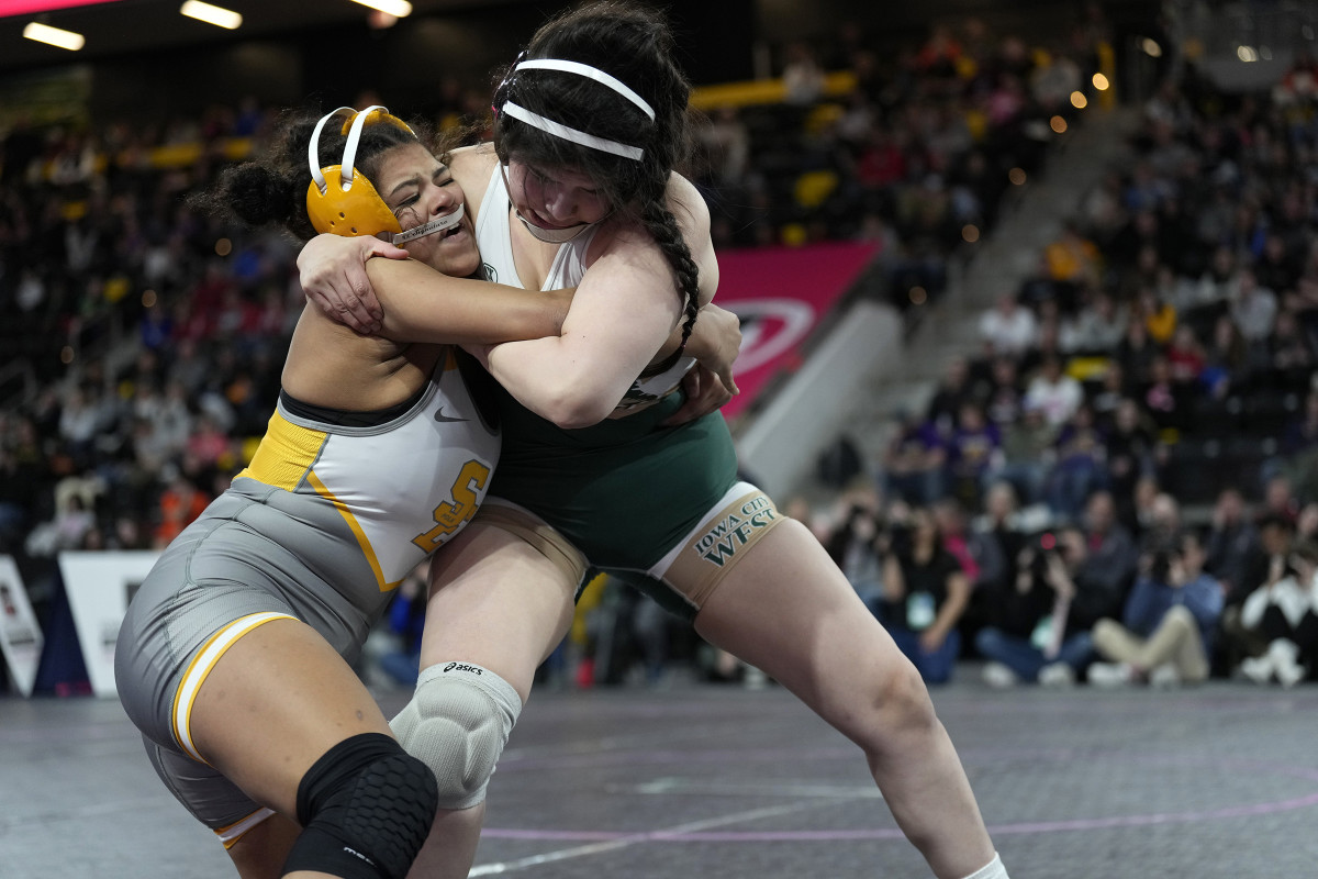 Southeast Polk's Skylar Slade (left) (Photo by Matthew Putney)